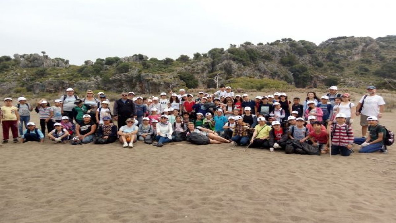 Büyükler kirletti çocuklar temizledi