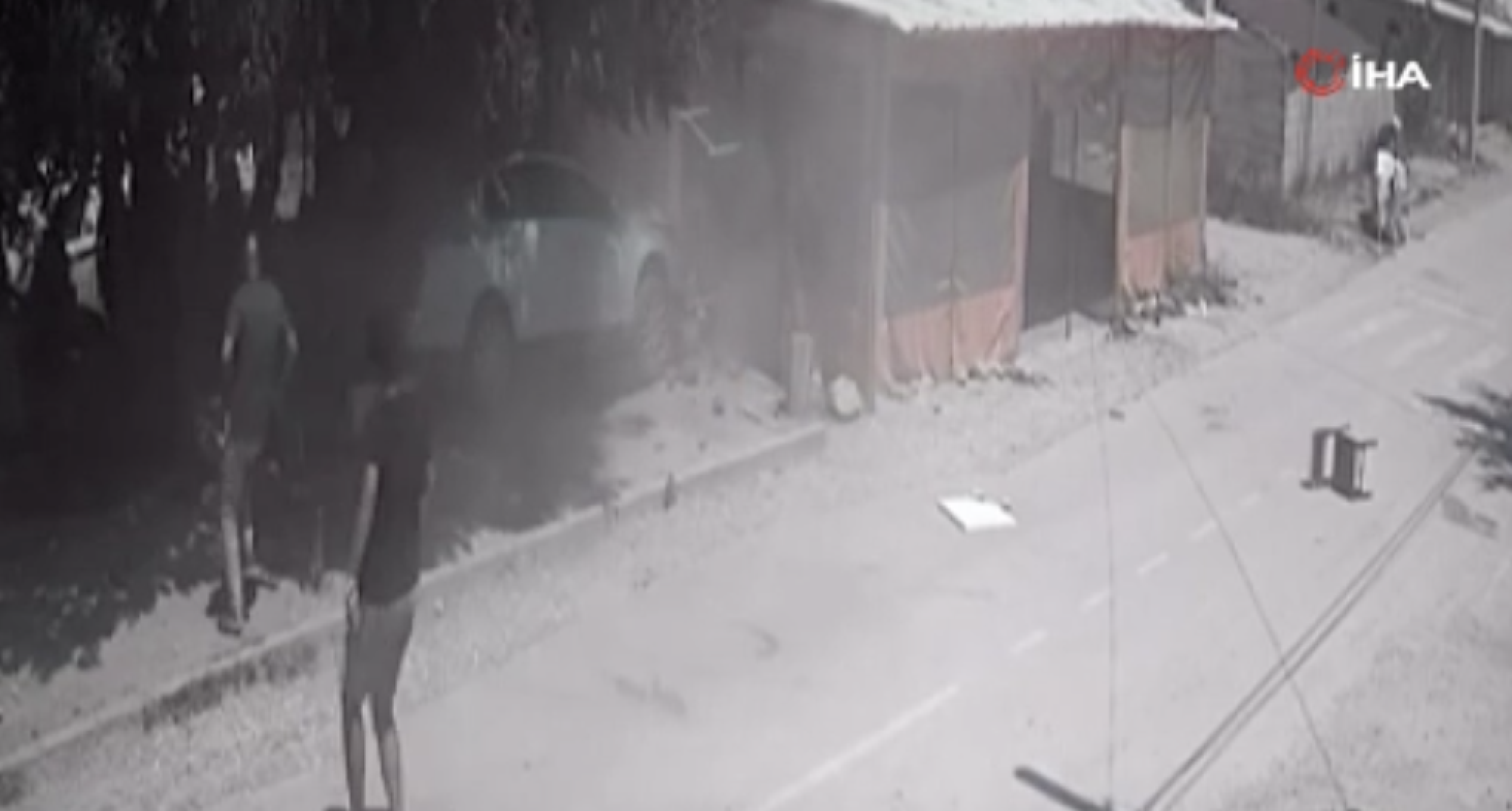 Otomobil Kıraathaneye Daldı: 1 Ölü, 1 Yaralı Var