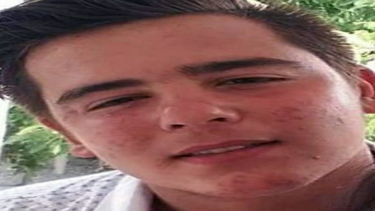 Ehliyetsiz kullandığı traktörün altında kaldı