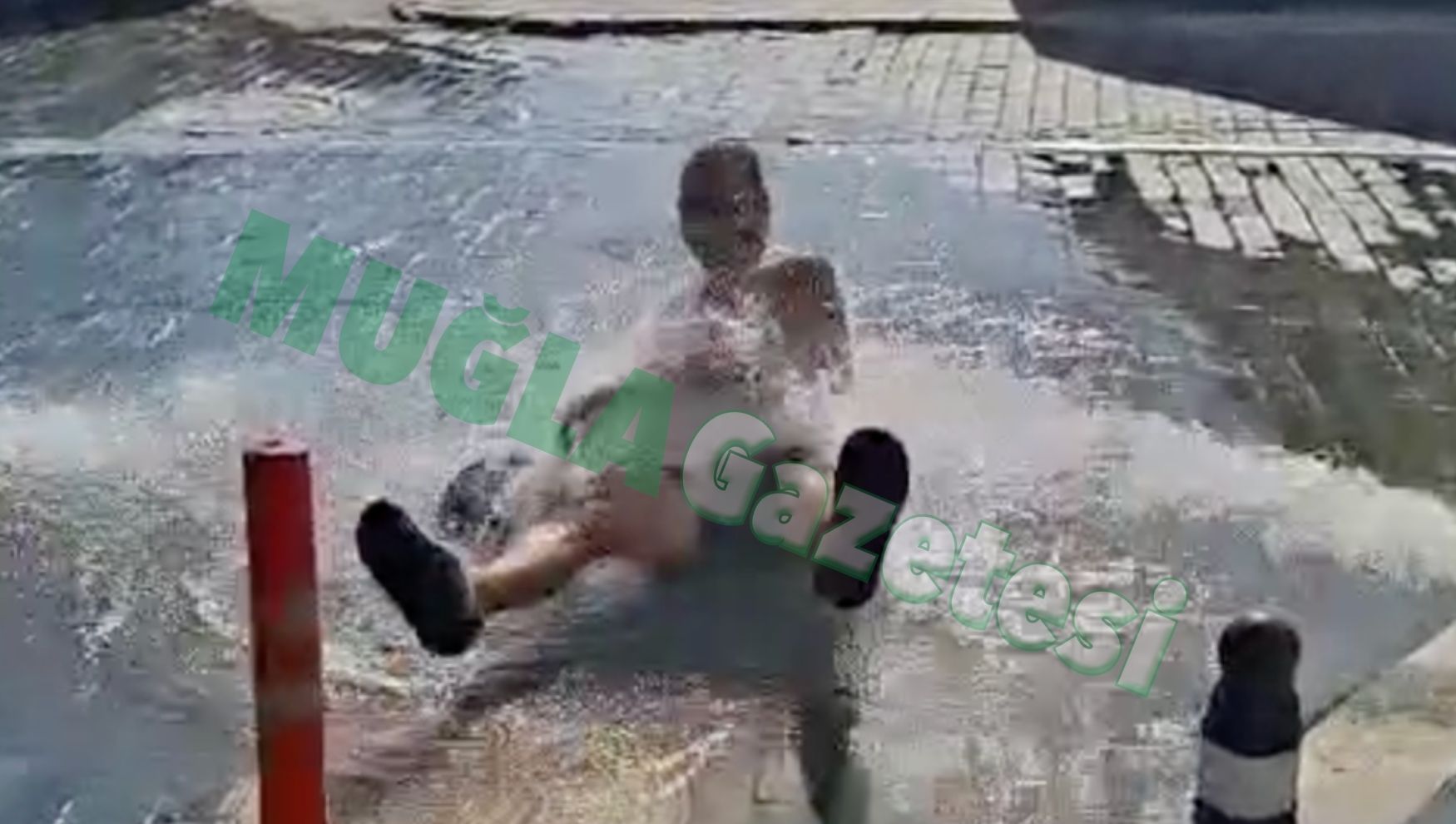 Bodrum’da Susuzluk Krizi: Patlayan Su Hattında Dans Eden Vatandaş