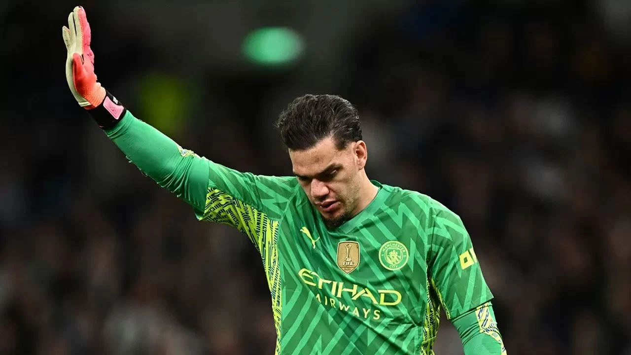 Galatasaray Bombayı Patlatıyor: Ederson Kadro Dışı Bırakıldı