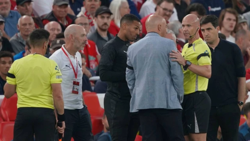 Premier Lig’de Irkçılık Skandalı! Semenyo’ya Çirkin Saldırı, Hakem Maçı Durdurdu