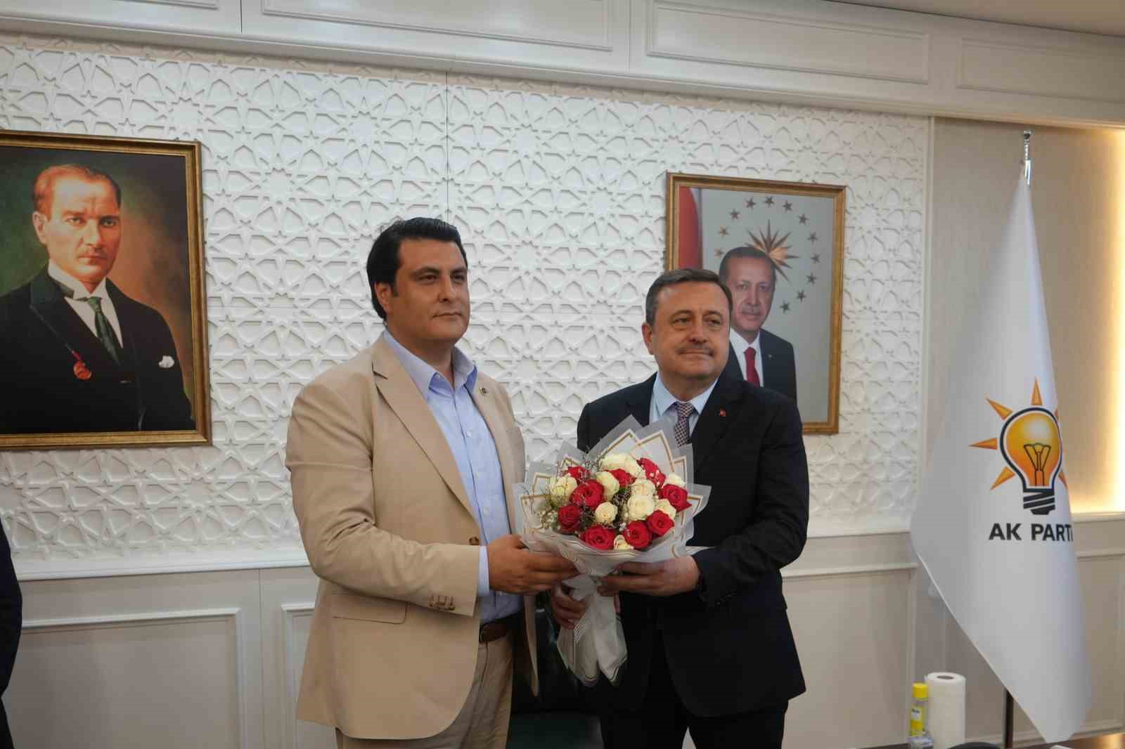 Umut Yılmaz, AK Parti’ye Katıldı: Coşku Sokaklara Taştı