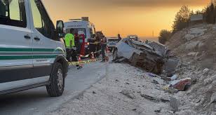 Feci Kaza: İki Otomobil Çarpıştı, 3 Ölü, 3 Yaralı Var