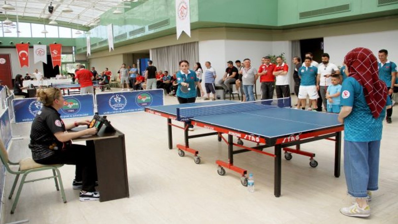 ASP personeli masa tenisinde stres attı