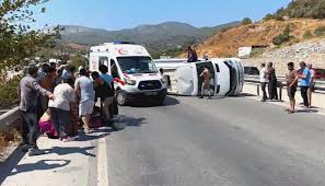 Tur Midibüsü Devrildi: Çok Sayıda Yaralı Var