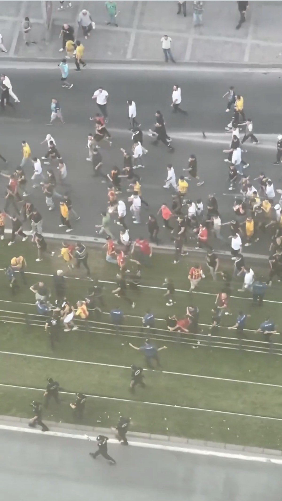 Galatasaray Kafilesine Kayseri’de Taş ve Fişekli Saldırı Girişimi