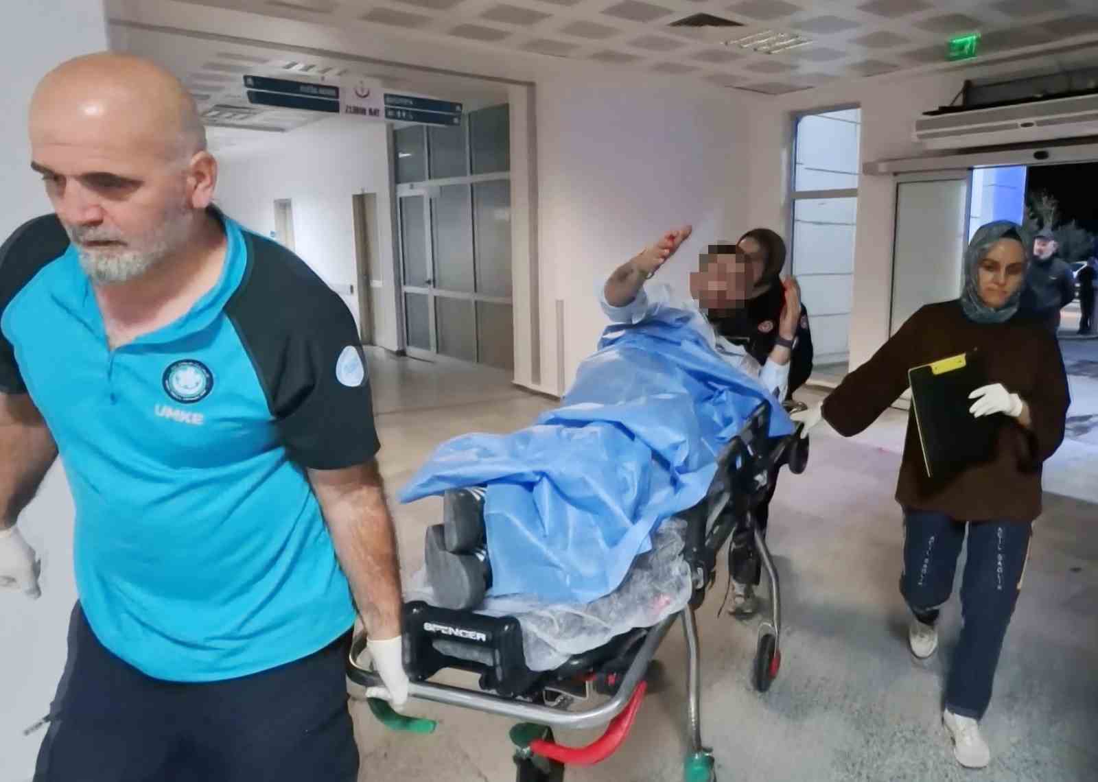 Bıçaklandı Ama Yarasını Unuttu: Basın Mensuplarına Küfretti