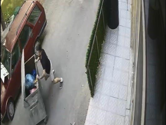 Yatağan'da Faciadan  Dönüldü: Çöp Konteyneri Az Kalsın Otomobilleri Biçiyordu