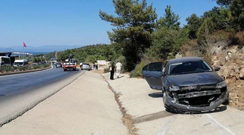 Muğla'da Üç Araç Birbirine Girdi
