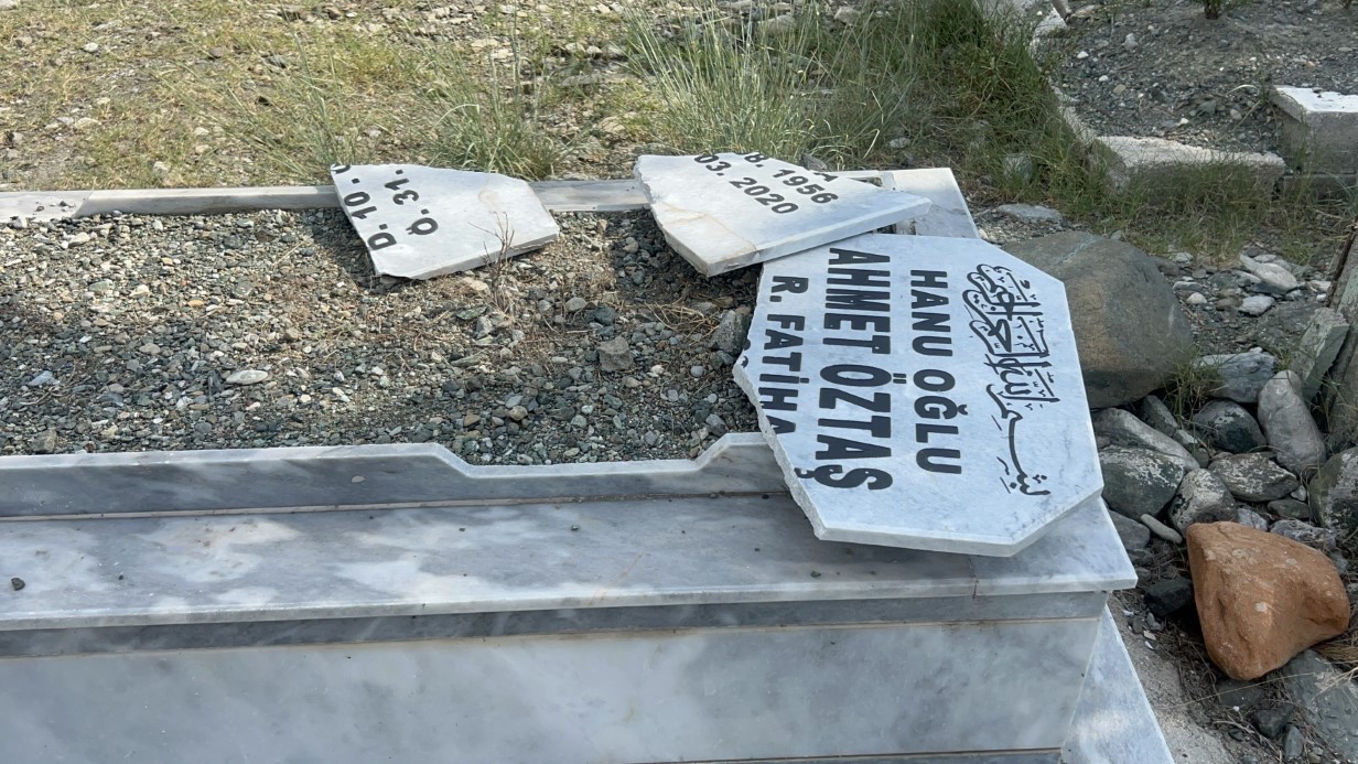13 Mezar Taşı Neden Kırıldı? Olayın Altından Şaşırtan Bir Gerçek Çıktı