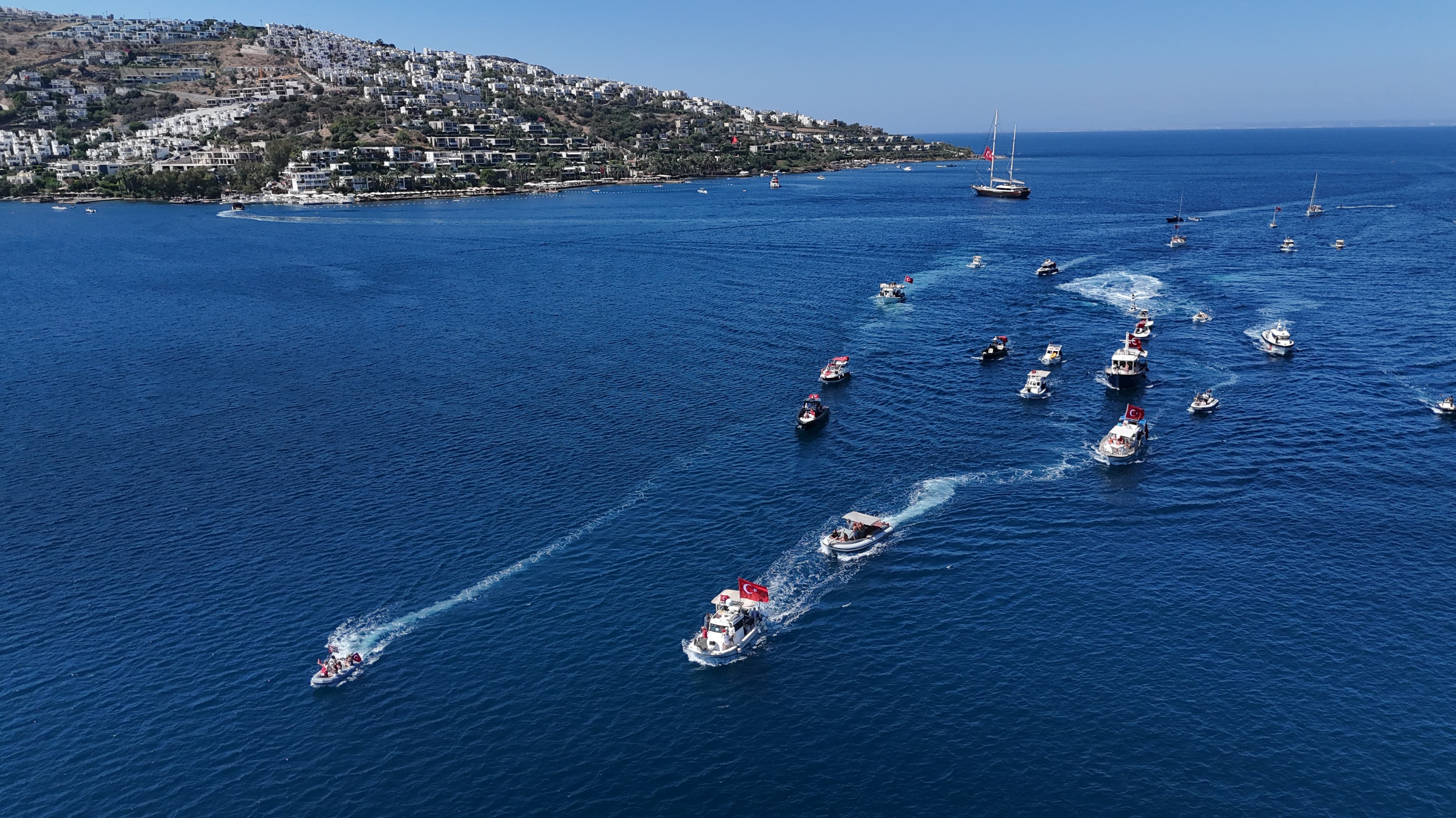 Bodrum’da 30 Ağustos Zafer Bayramı Denizde Kortejle Kutlandı