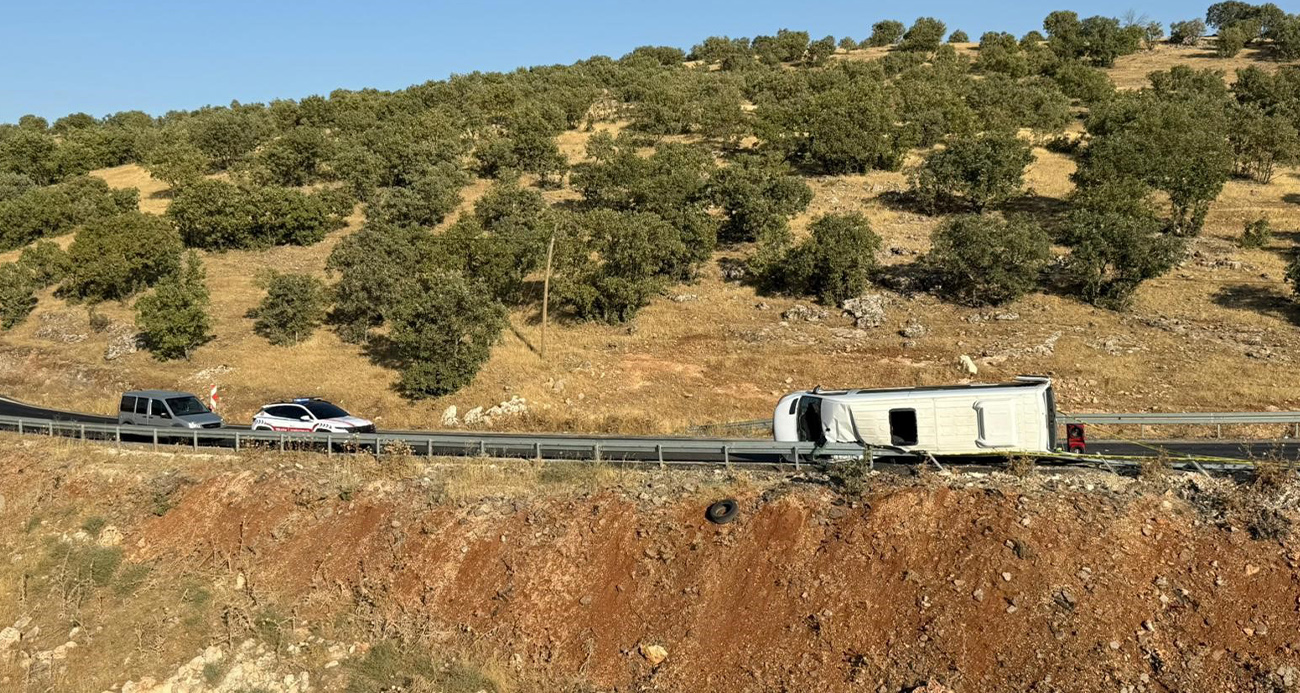 Kadınları Taşıyan Minibüs Devrildi: 2 Ölü 13 Yaralı