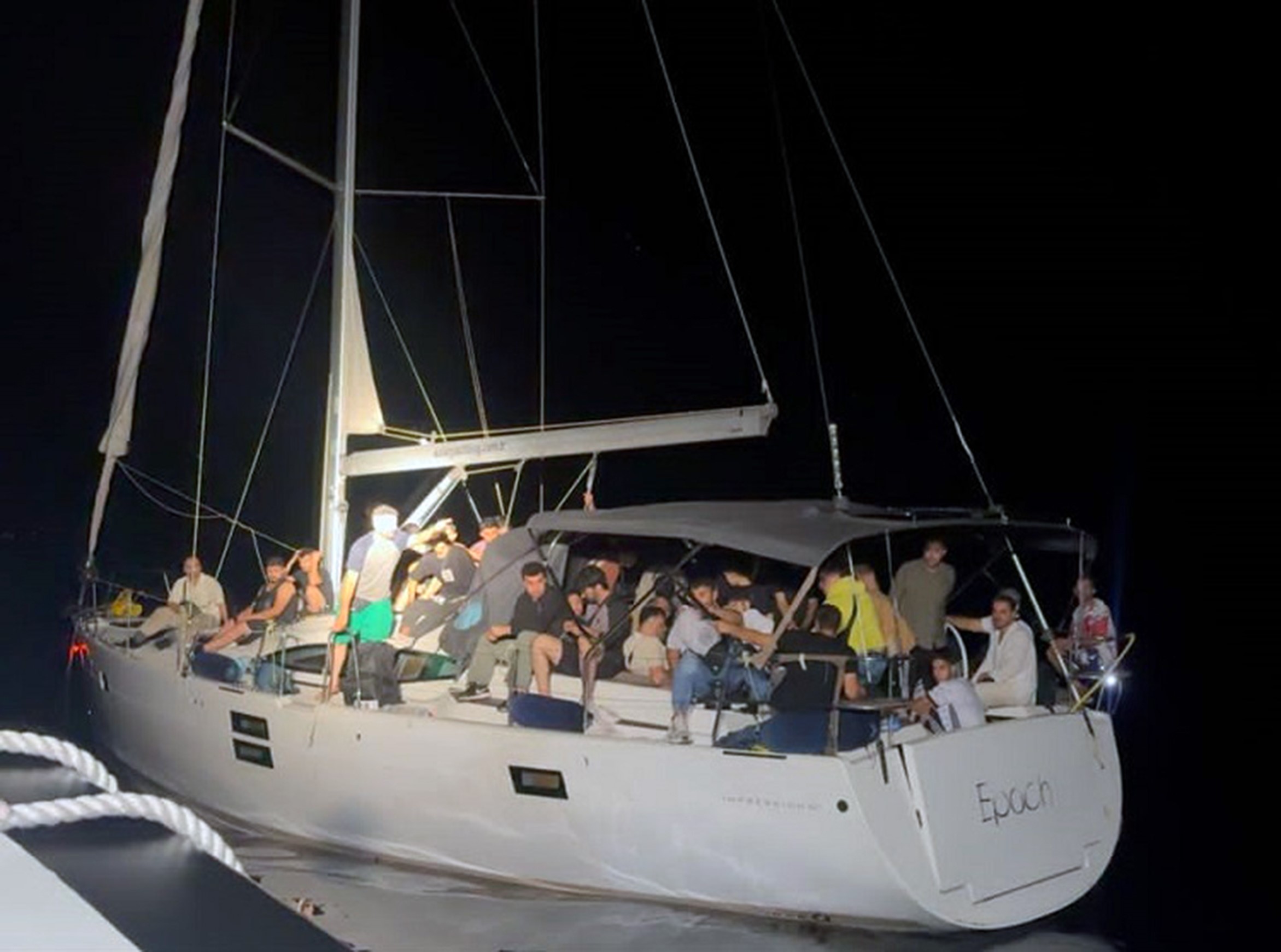 Muğla Açıklarında Sürüklenen Yelkenlideki 78 Düzensiz Göçmen Kurtarıldı