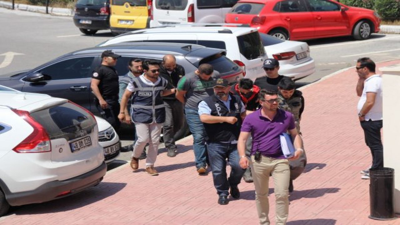 Cumhurbaşkanı Erdoğan'ı dinleyen FETÖ'cü kayalıklara çarpan tekneden çıktı