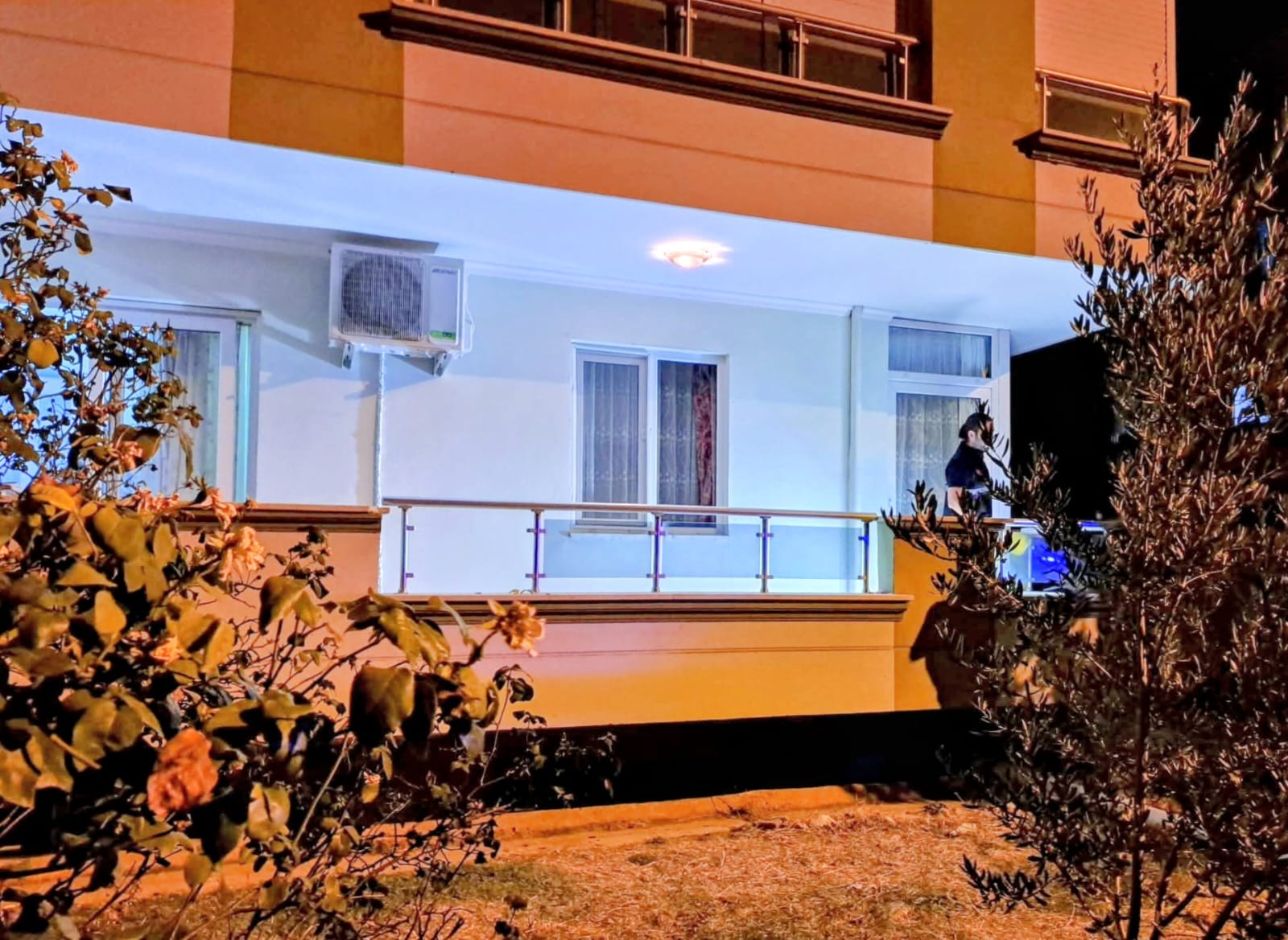 Gonca Köksal Aras'ın Ailesinin Evine Molotoflu Saldırı Polisi Alarma Geçirdi