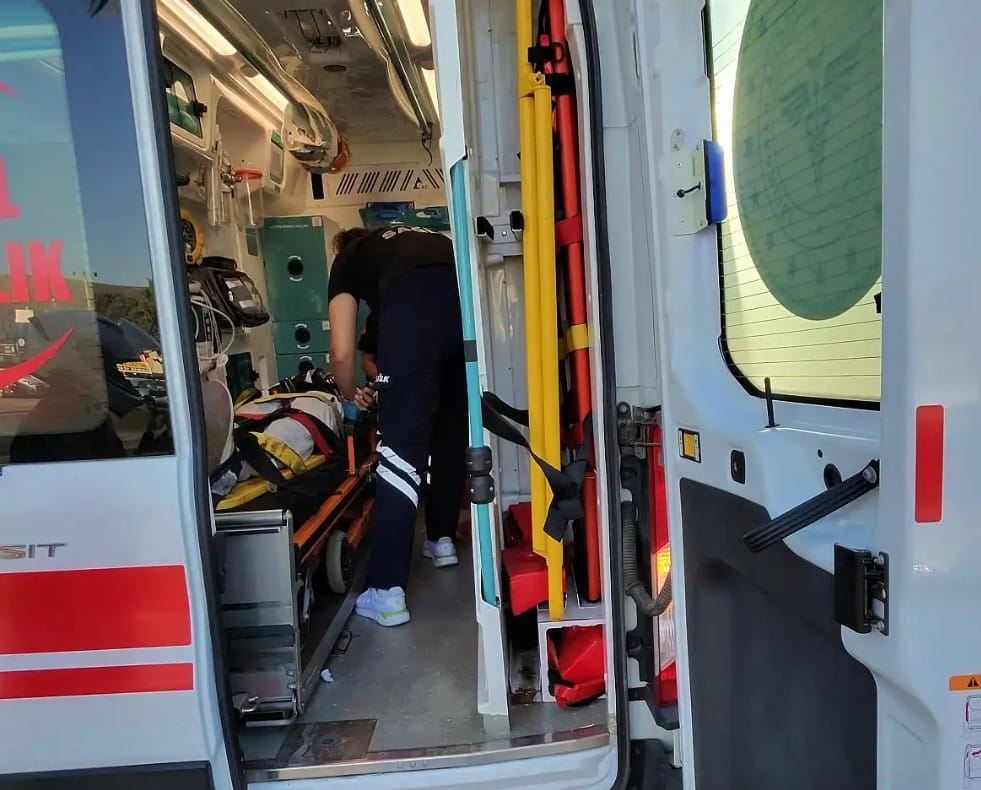 Muğla'da Otomobile Arkadan Çarpan Motosikletli Yaralandı