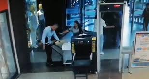 AVM Müdürü  Bıçaklanarak Öldürüldü: O Anlar Kamerada