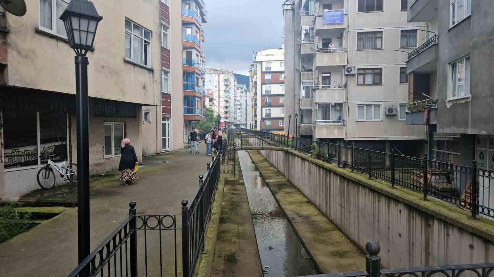 Babasının Kucağından Düşen Bebek Hayatını Kaybetti