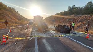 Kafa Kafaya Çarpışan Otomobiller Alev Aldı: 3 Ölü, 5 Yaralı