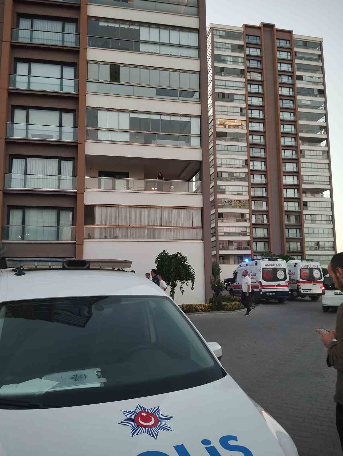 Polisi Arayıp İhbar Etti: Eşini Çocuklarının Yanında Öldürdü