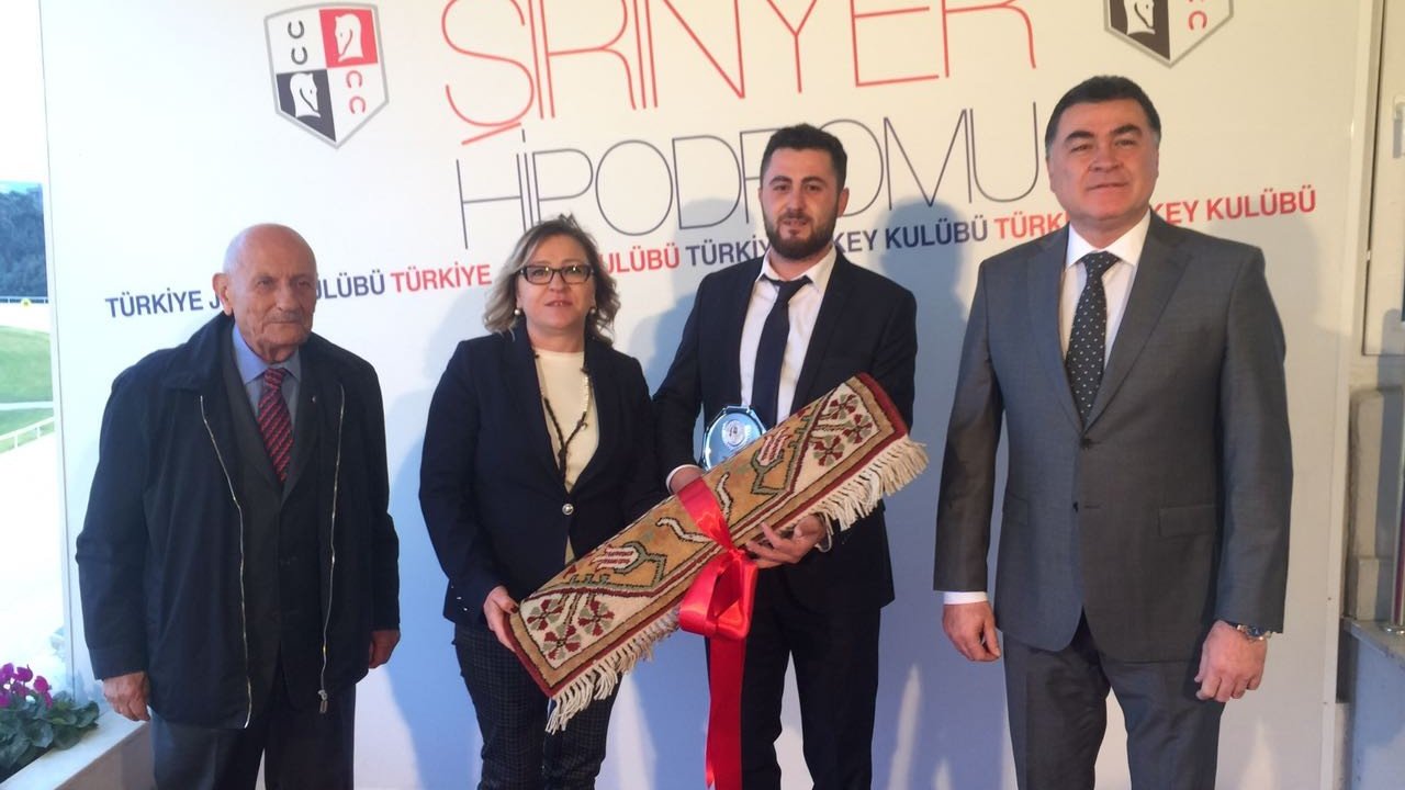 İzmir'de atlar Milas için koştu