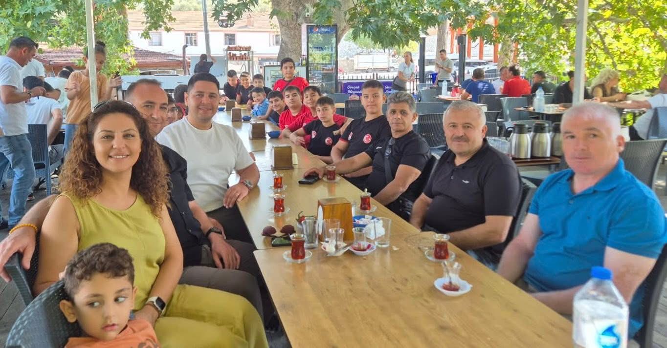 Kavaklıdere’de Başkan Demir, Başarılı Güreşçilerle Kahvaltıda Buluştu