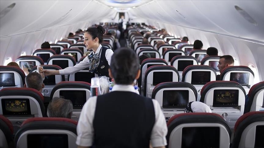 Uçak Yolcularına Ücretsiz Su İkramı Başlıyor