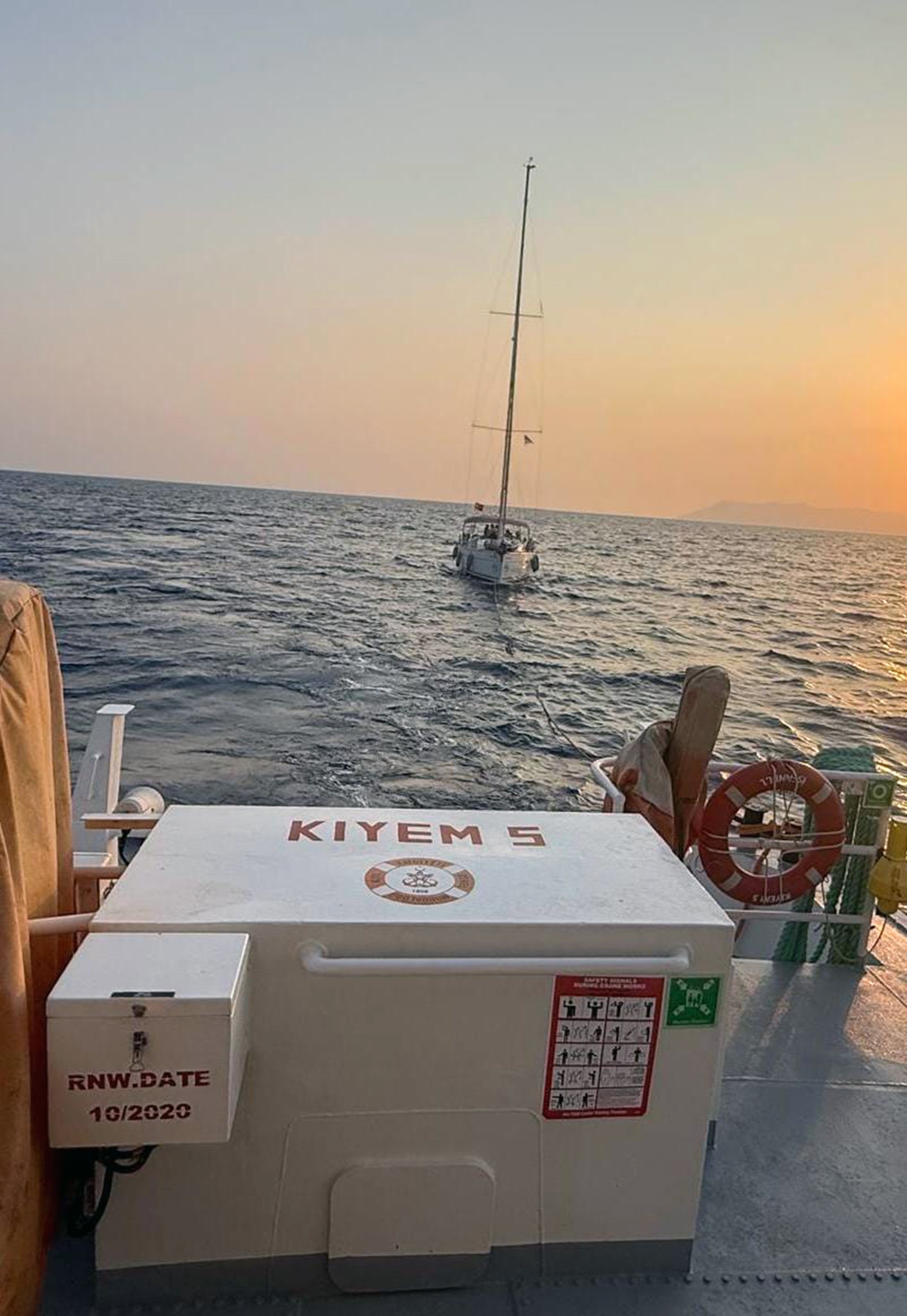 Muğla’da Makine Arızası Yapan Tekne Kurtarıldı