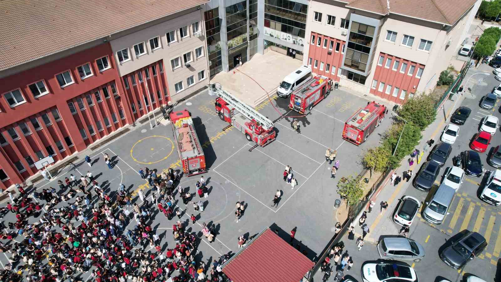 Okul Kantininde Yangın Paniği: Öğrenciler Tahliye Edildi