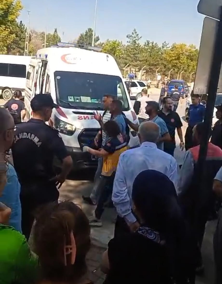 Örnekevler'de Silahlı Saldırı: Eşini, Kayınvalidesini ve Baldızını Vurdu