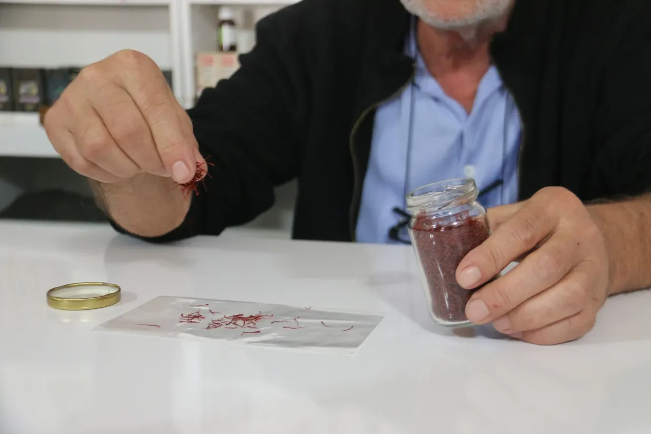 Kilosu 250 Bin TL Olunca Sahtesi Üretildi: Gerçeği Suya Atınca Anlaşılıyor