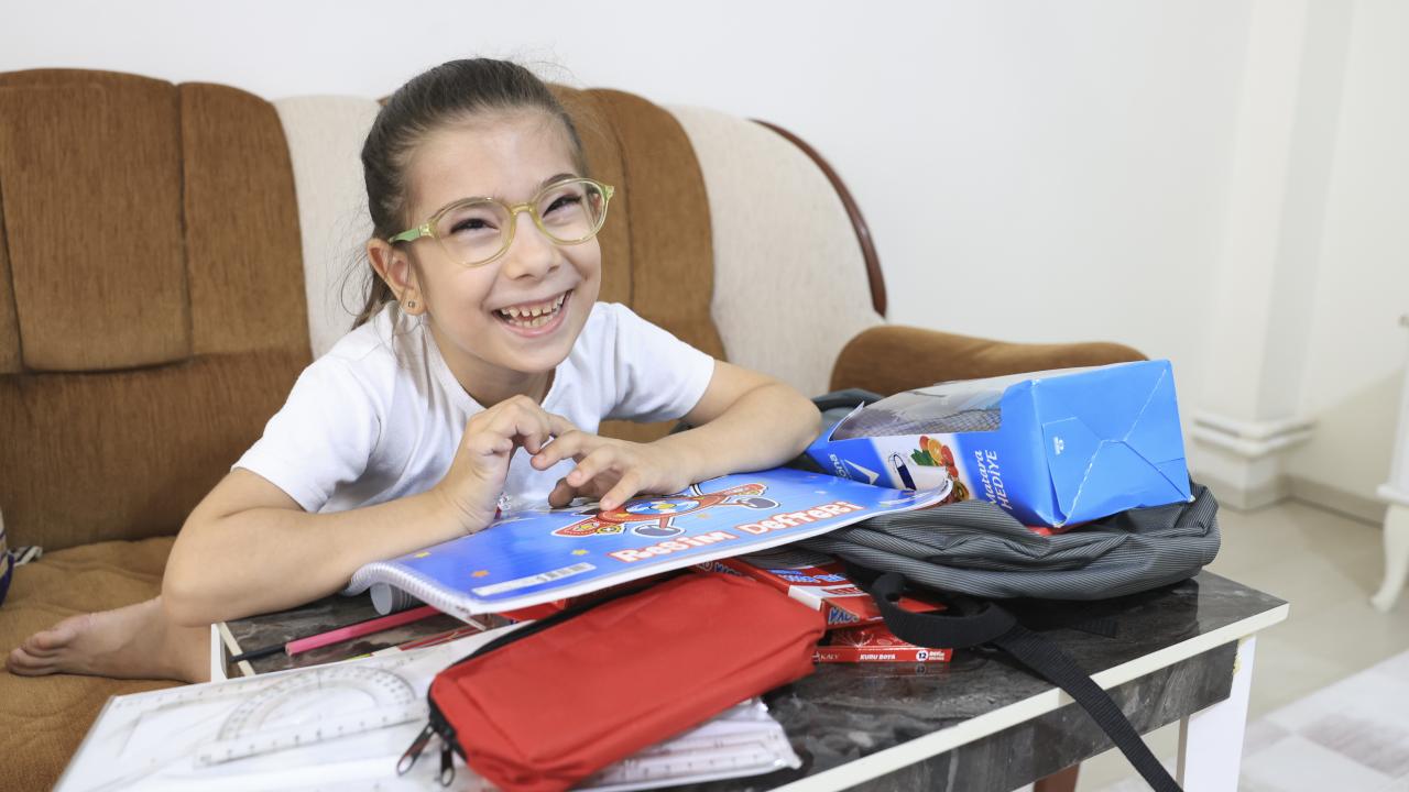 Depremzede Öğrencilere Kızılay’dan 7 Bini Aşkın Kırtasiye Desteği