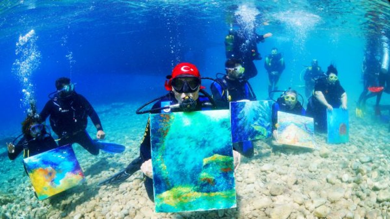 Denizin altında resim yaptılar