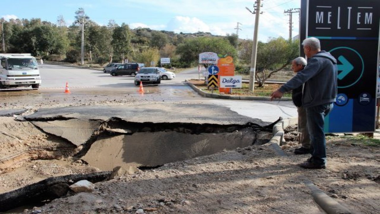 Bir anda yer yarıldı, 4 metrelik çukur açıldı