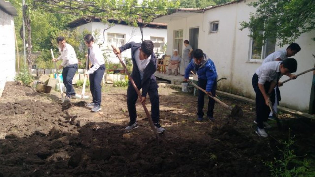 Öğrencilerden ihtiyaç sahibi ailelere yardım