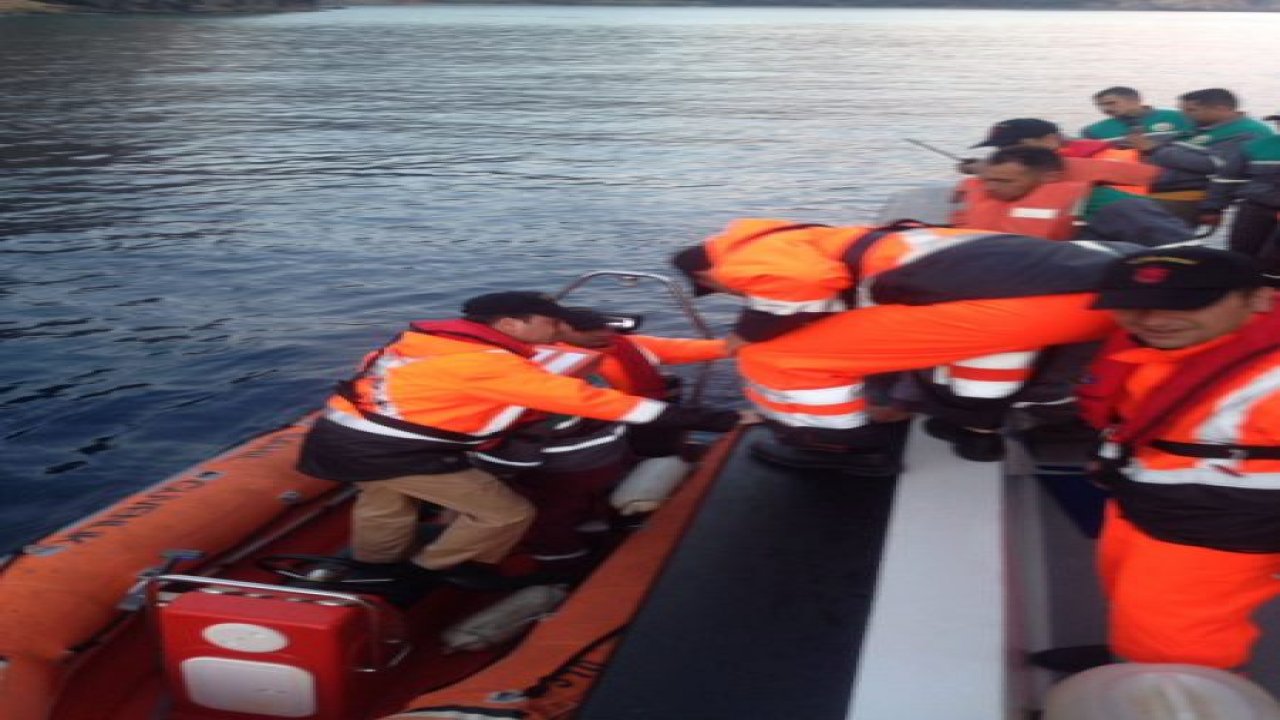 Askeri üs bölgesine yıldırım düştü