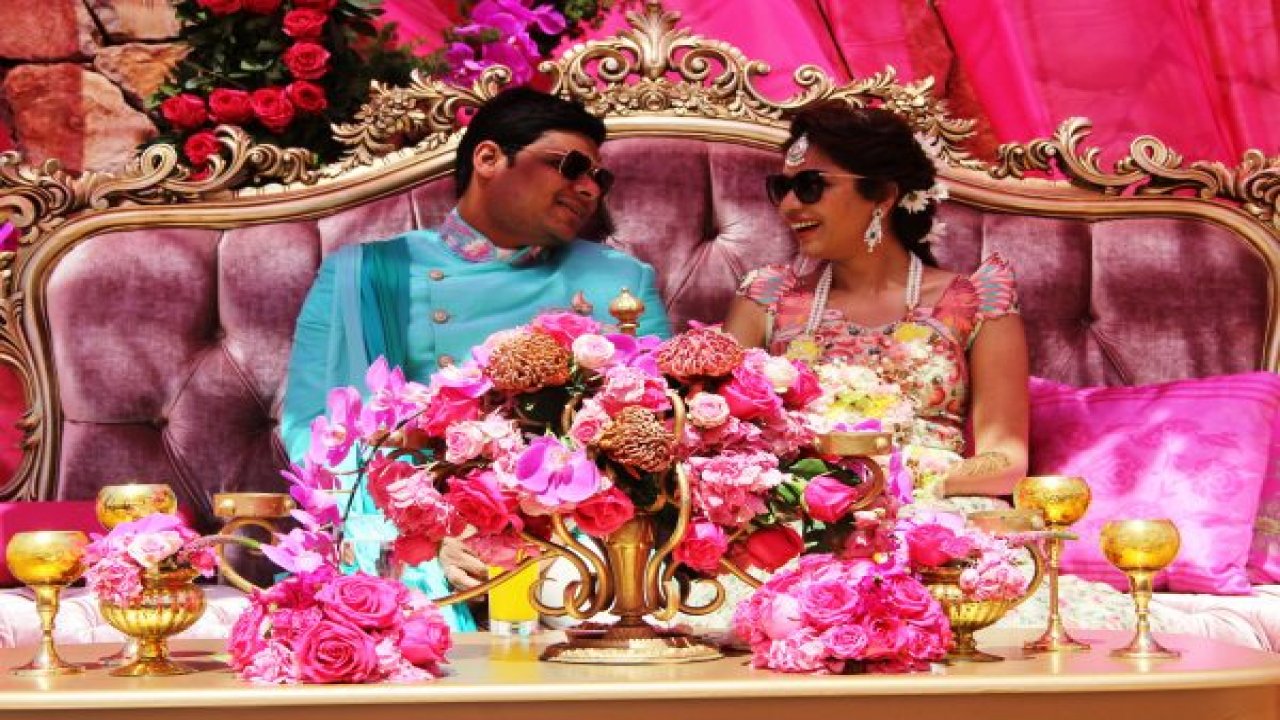 Kına için aşk adasını kapattılar