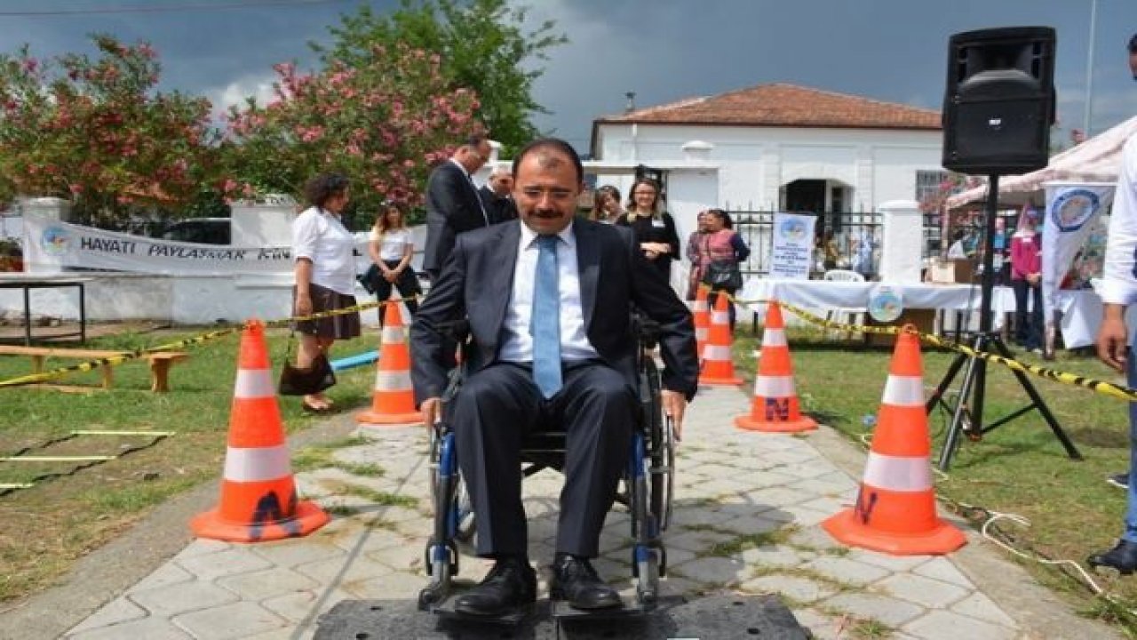 Engelliler ile empati kurmak için zorlu parkuru geçtiler