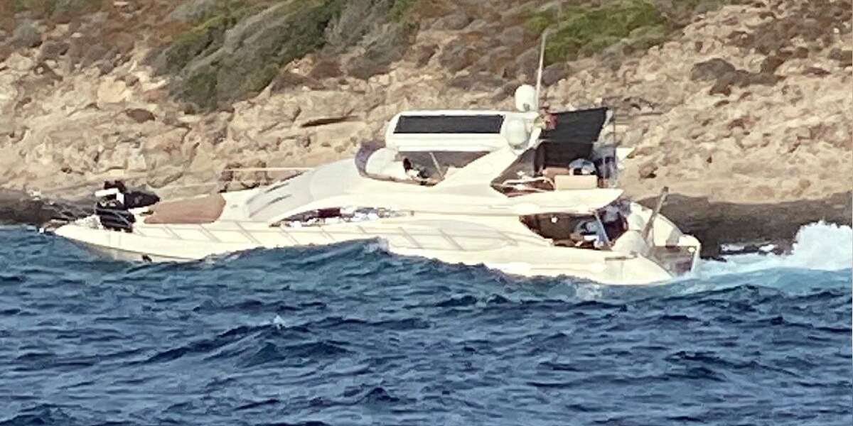 Bodrum’da Motoryat ve Servis Botu Karaya Oturdu