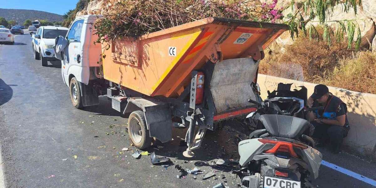 Korkunç Kaza: Motosiklet Çöp Kamyonuna Arkadan Çarptı, 1 Ölü