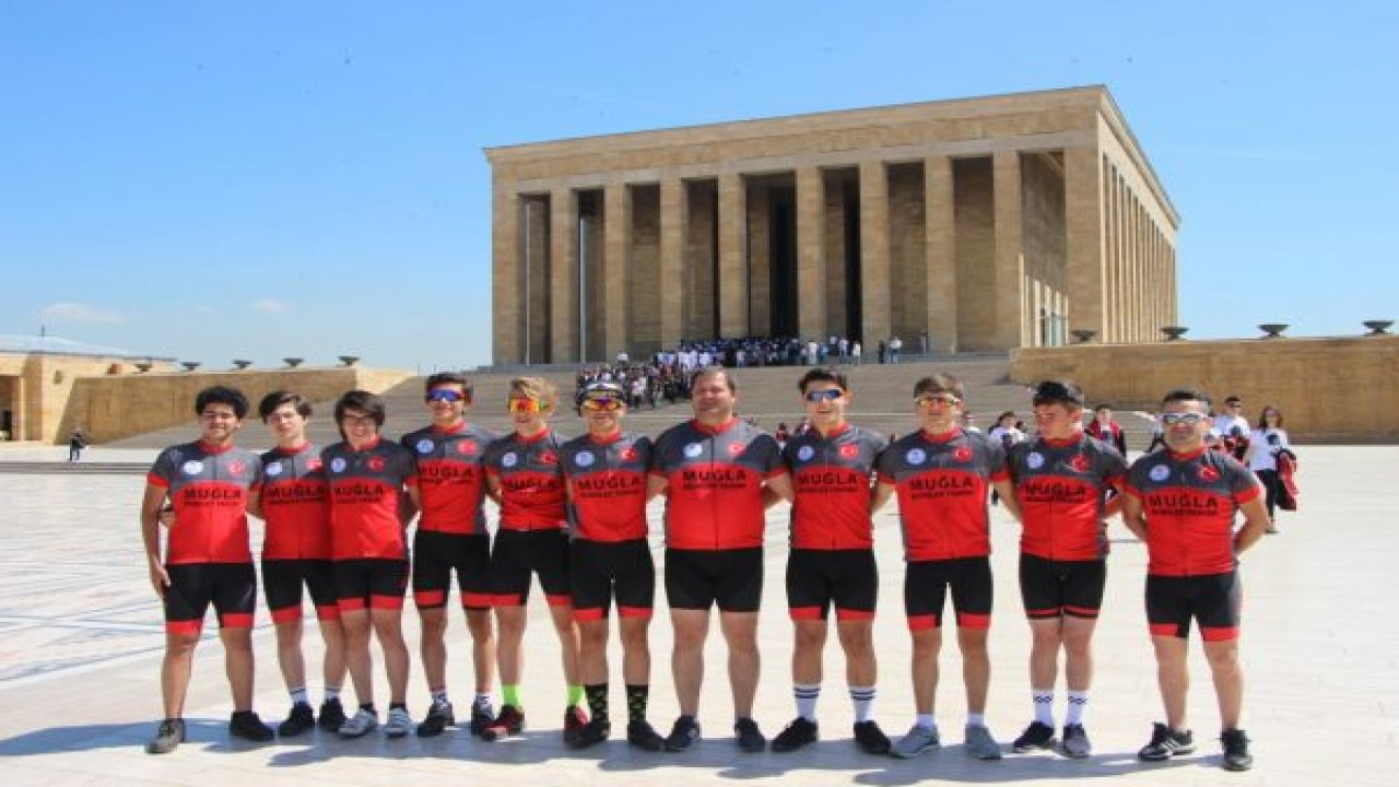 Muğlalı Bisikletçiler Anıtkabir'de