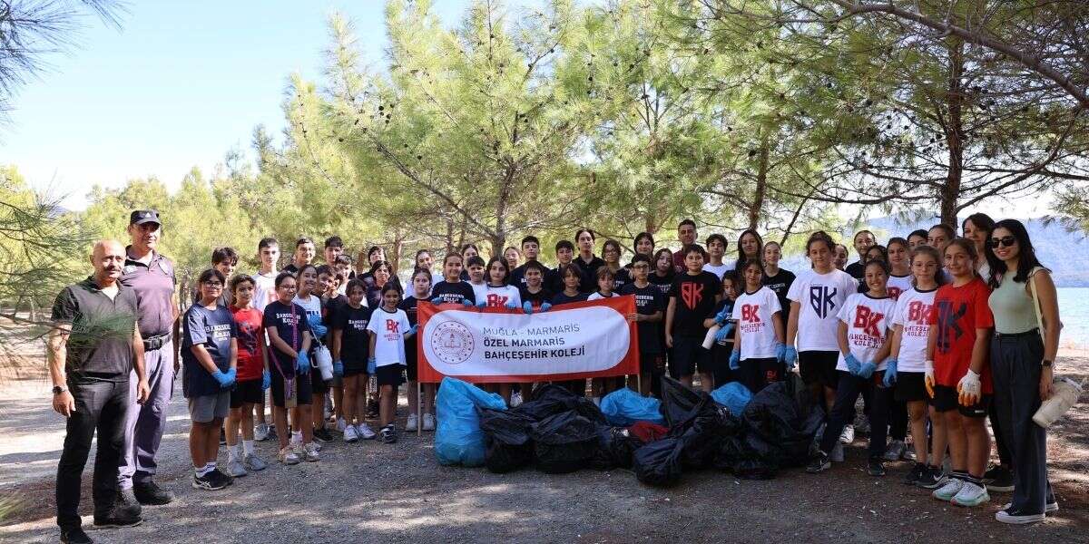 Gençlerden Marmaris’te Orman ve Deniz Temizliği
