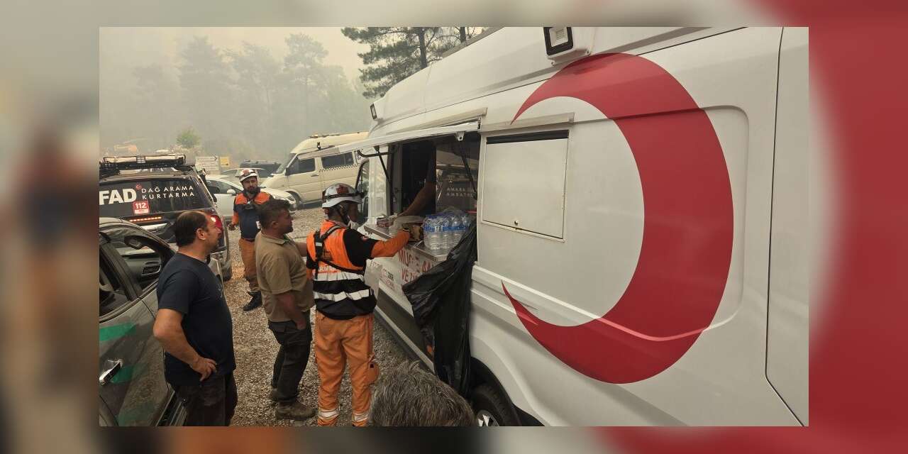 Türk Kızılay, Muğla ve Antalya’daki Orman Yangınlarına Sahada Destek Veriyor