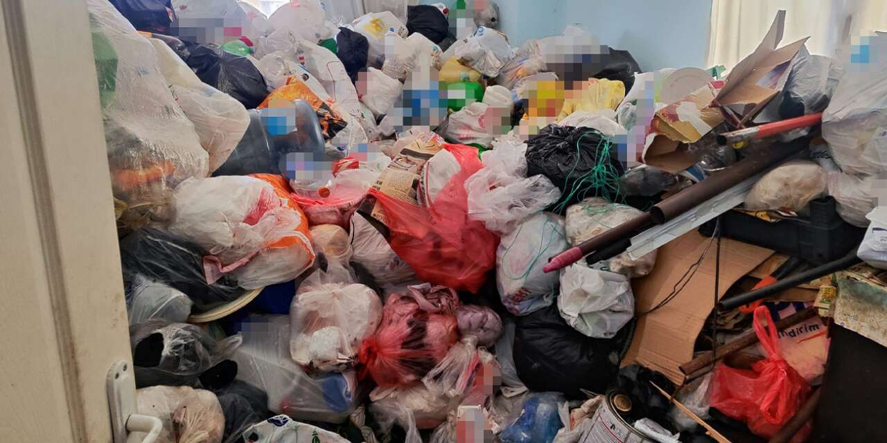 Evden Çıkan 11 Ton Çöp Mahalleliyi Şoke Etti