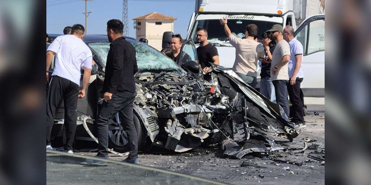Otomobille Kamyonet Çarpıştı: 1’i ağır 5 yaralı