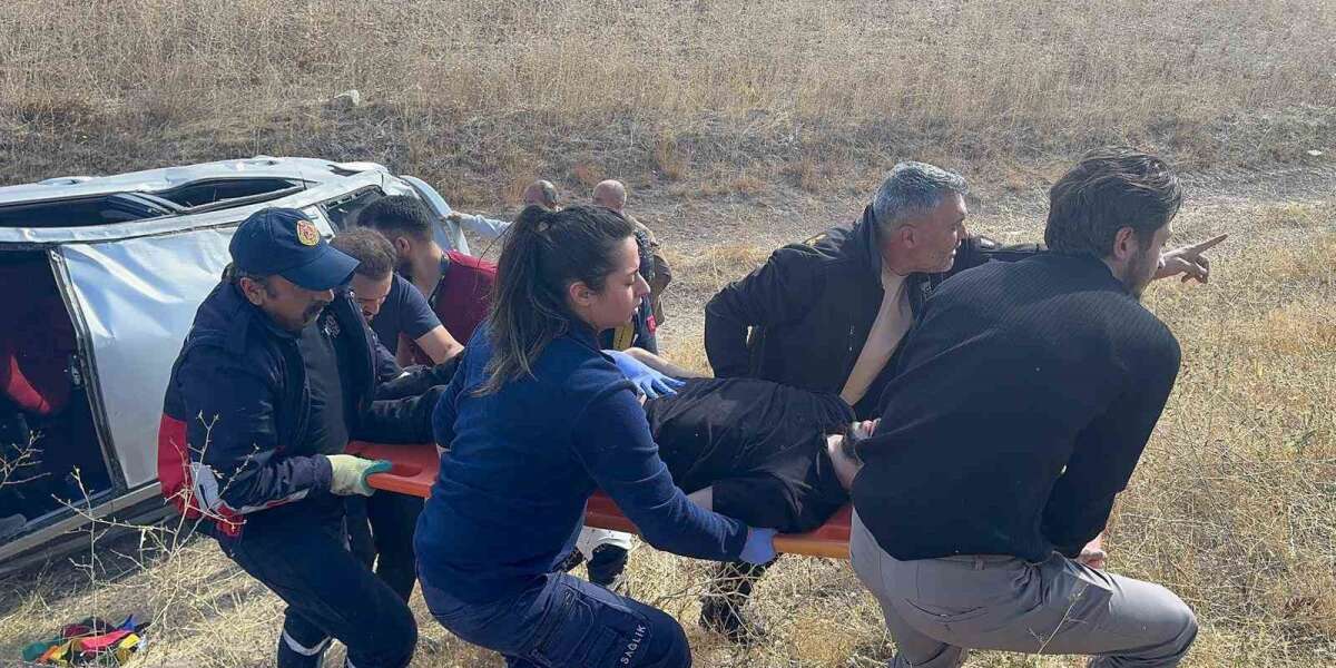 Otomobil Şarampole Uçtu: 4 Yaralı