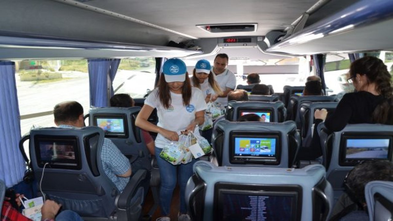 Sürücü ve yolculara süt günü sürprizi