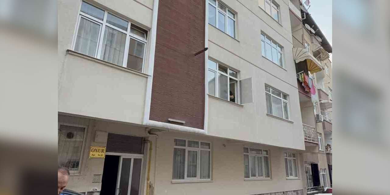 20 Yaşındaki Kadın 4. Kattan Atladı
