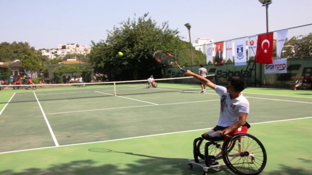 Teniste engeller kalktı